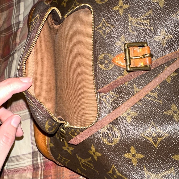 Louis Vuitton Montsouris MM - Picture 6 of 9